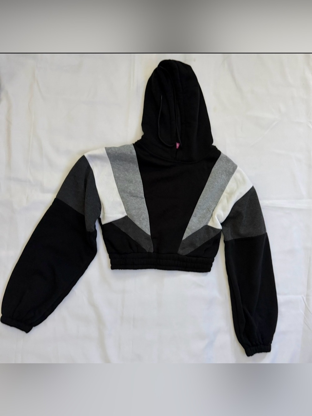 Women's Black Colorblock Cropped Hoodie Sweater - Crew/Scoop Neck